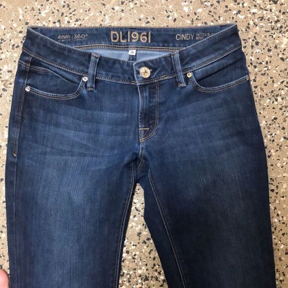 DL1961 Cindy Petite Slim Bootcut Jeans size 26 - Picture 2 of 9